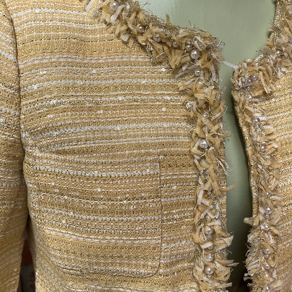 Lilly Pulitzer Cropped Yellow and Pearl Jacket size 6 - Picture 3 of 5